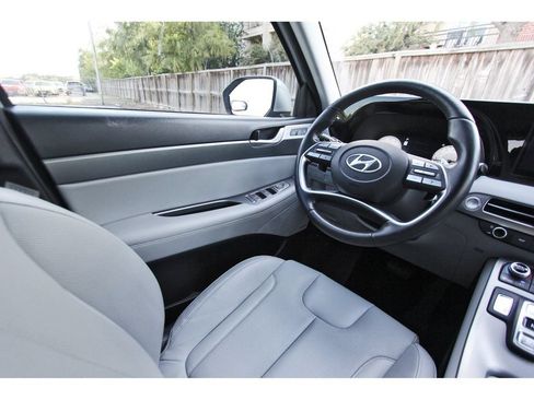 Used 2024 Hyundai Palisade SEL w/ Premium Package FWD image 9