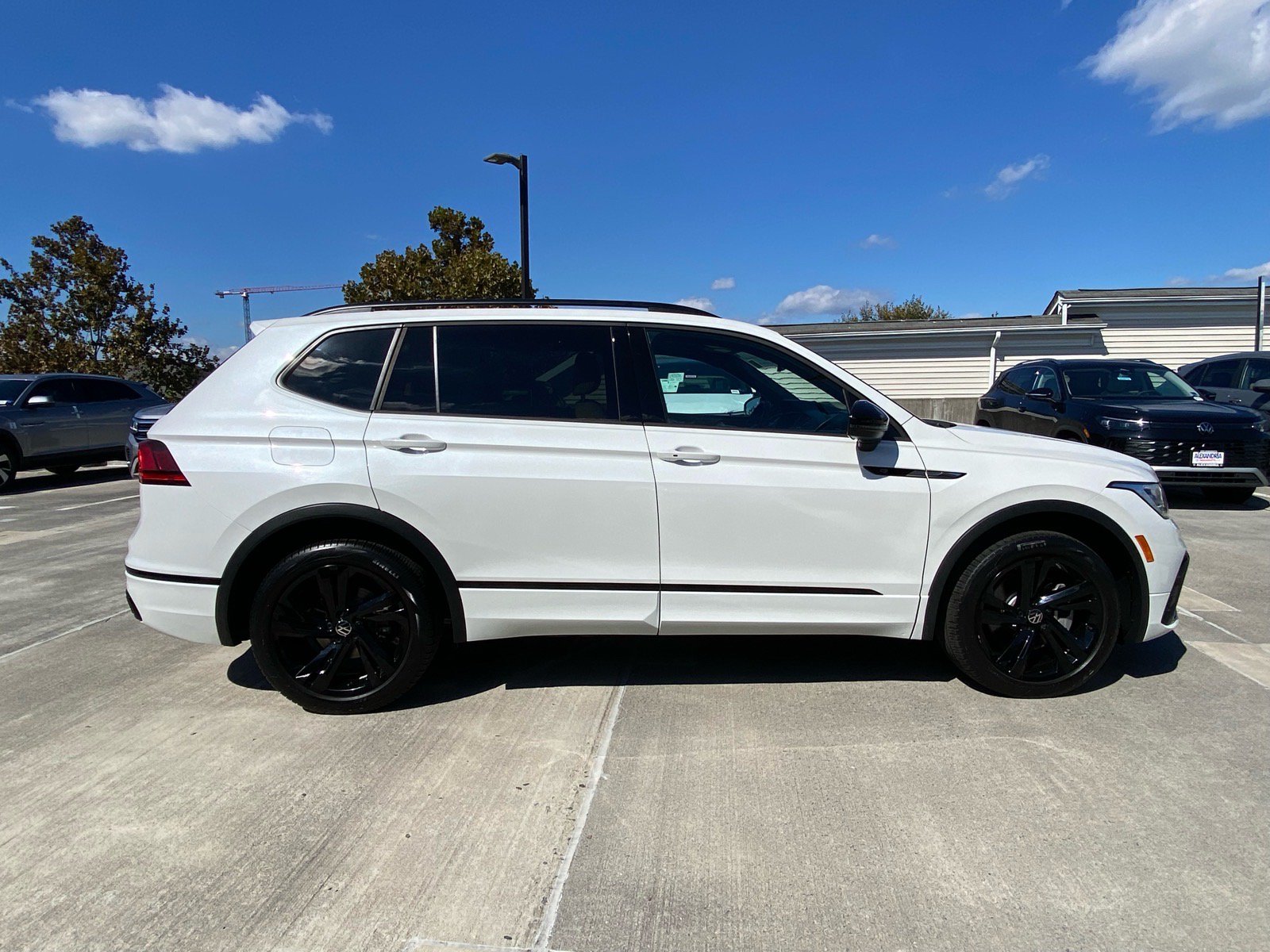 Certified 2023 Volkswagen Tiguan SE R-Line FWD image 2