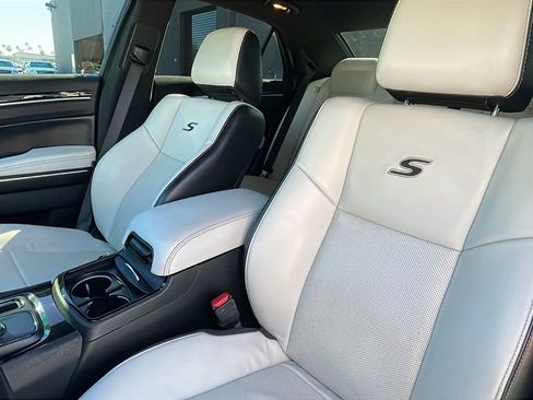 Used 2018 Chrysler 300 S w/ 300S Premium Group 2 image 15