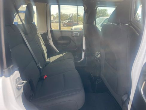 Used 2018 Jeep Wrangler Unlimited Sport S AWD/4WD image 21