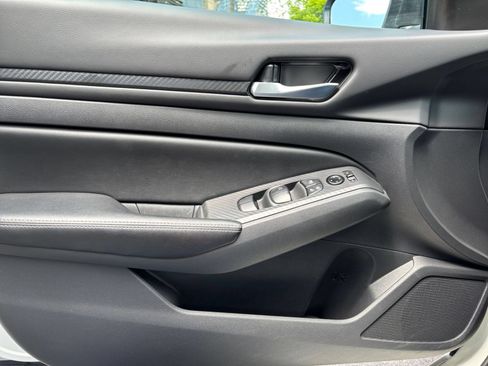 Used 2025 Nissan Altima 2.5 SV FWD image 15