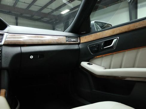 Used 2013 Mercedes-Benz E 350 Sedan image 33