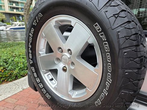 Used 2008 Jeep Wrangler Unlimited Sahara w/ Dual Top Group image 26