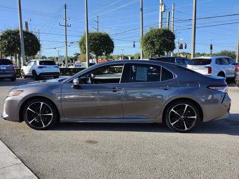 Used 2018 Toyota Camry XSE image 9