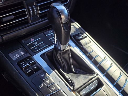 Used 2020 Porsche Macan AWD/4WD image 36