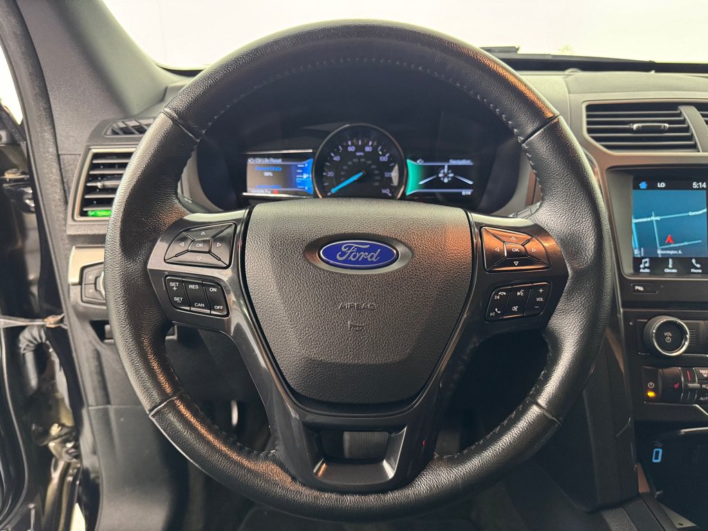 Used 2018 Ford Explorer XLT w/ Equipment Group 202A AWD/4WD image 13