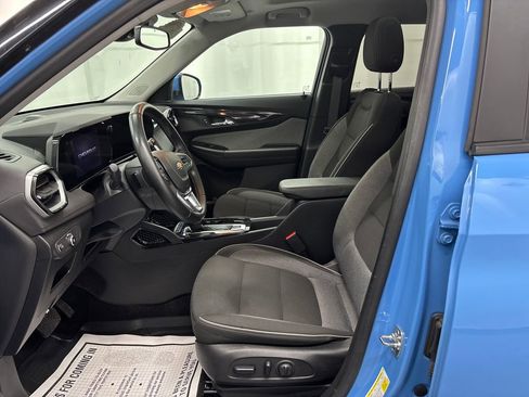 Used 2024 Chevrolet TrailBlazer LT w/ Convenience Package AWD/4WD image 9