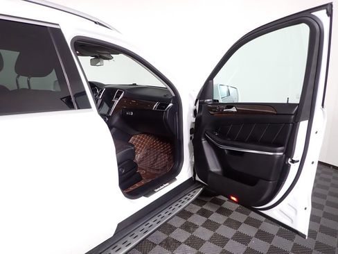 Used 2014 Mercedes-Benz GL 450 4MATIC image 49