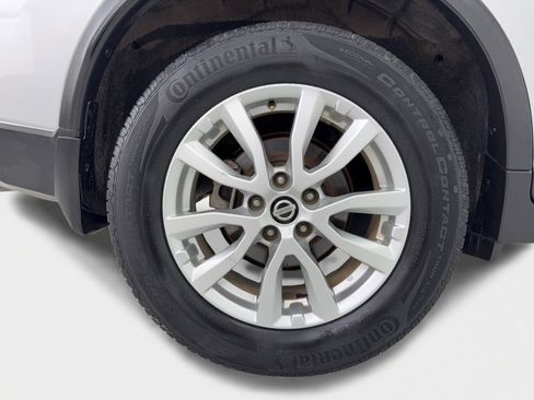 Used 2017 Nissan Rogue SV w/ SV Premium Package image 49