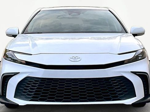 Certified 2025 Toyota Camry SE FWD image 4