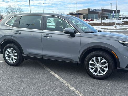 Used 2023 Honda CR-V LX image 3