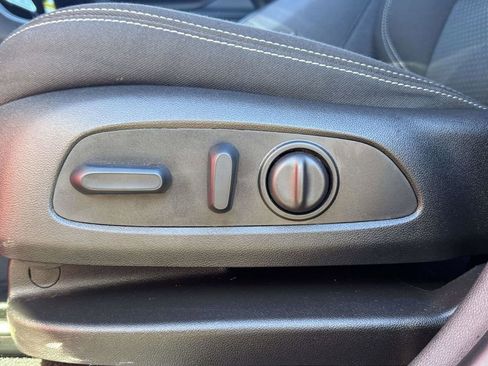 Used 2024 GMC Terrain SLE w/ Driver Convenience Package image 17