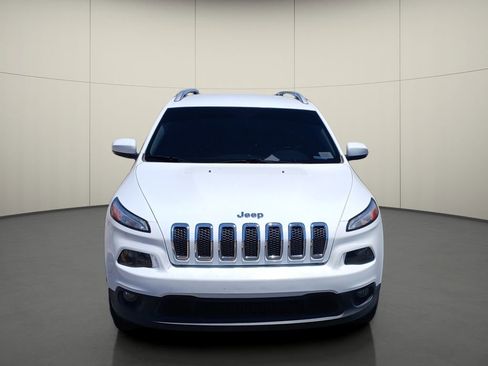 Used 2018 Jeep Cherokee Latitude Plus w/ Comfort/Convenience Group FWD image 2