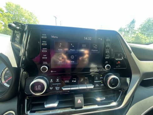 Used 2020 Toyota Highlander LE AWD/4WD image 23