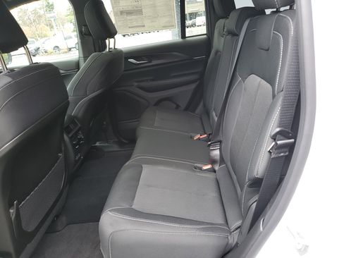 New 2025 Jeep Grand Cherokee Laredo w/ Luxury Tech Group I AWD/4WD image 26