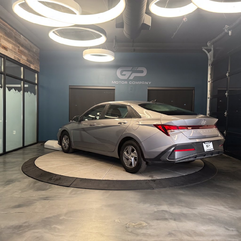 Used 2025 Hyundai Elantra SE FWD image 5