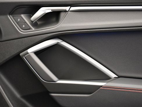 Used 2025 Audi Q3 2.0T Premium Plus w/ Premium Plus Package image 47