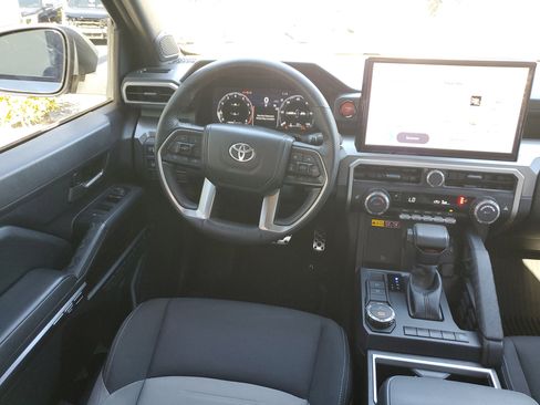 Used 2024 Toyota Tacoma TRD Sport image 12