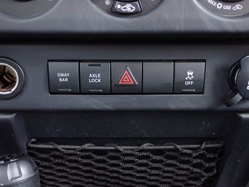 Used 2010 Jeep Wrangler Unlimited Rubicon AWD/4WD image 18