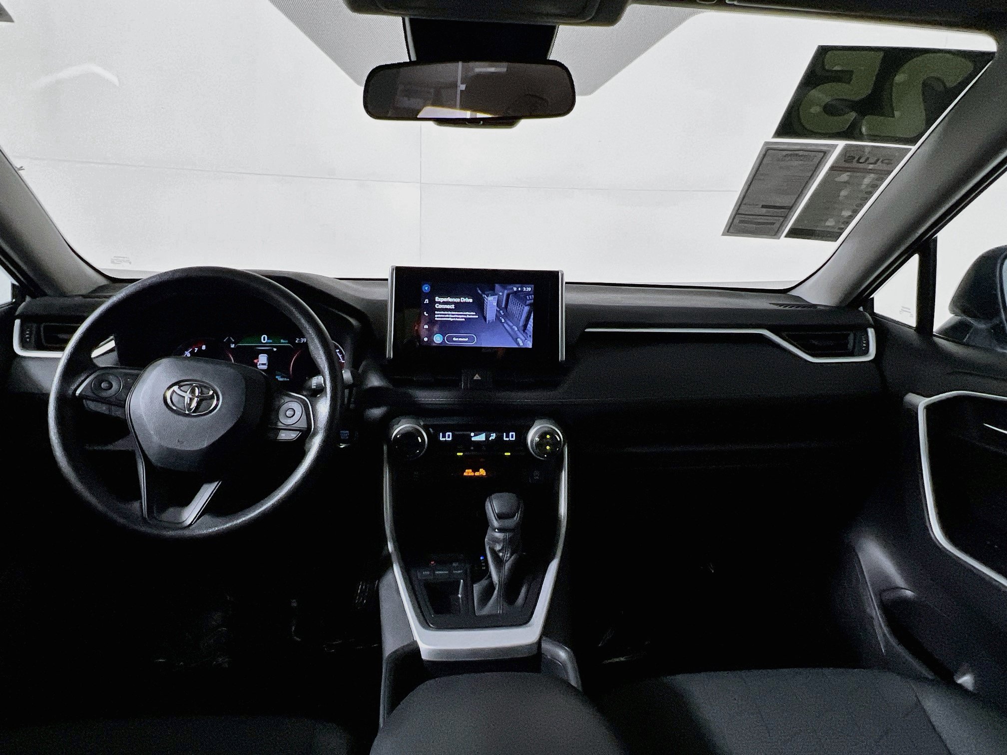 Used 2025 Toyota RAV4 XLE FWD image 30