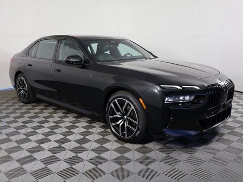 Used 2023 BMW 740i w/ Parking Assistance Package RWD image 3