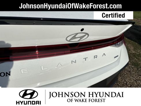 Used 2025 Hyundai Elantra SEL image 19
