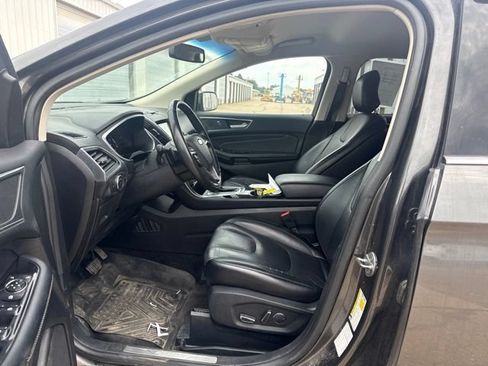 Used 2017 Ford Edge Titanium w/ Technology Package AWD/4WD image 3