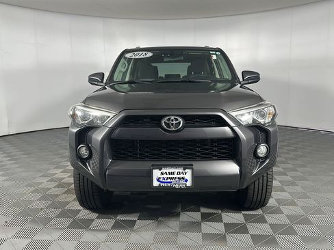 Used 2018 Toyota 4Runner SR5 AWD/4WD image 4