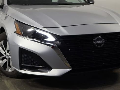 Used 2024 Nissan Altima 2.5 S FWD image 38