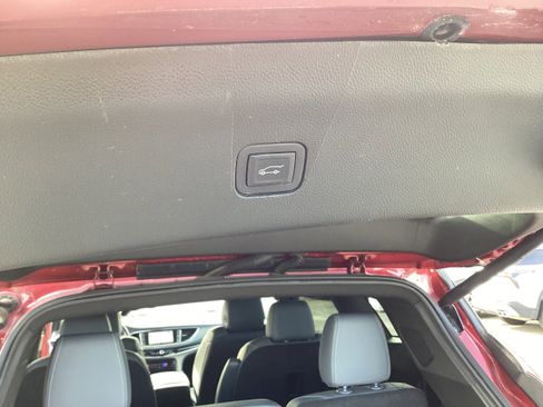 Used 2024 Buick Enclave Premium image 16