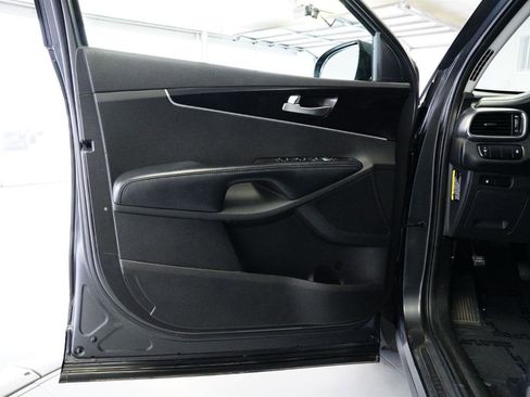 Used 2017 Kia Sorento EX image 19