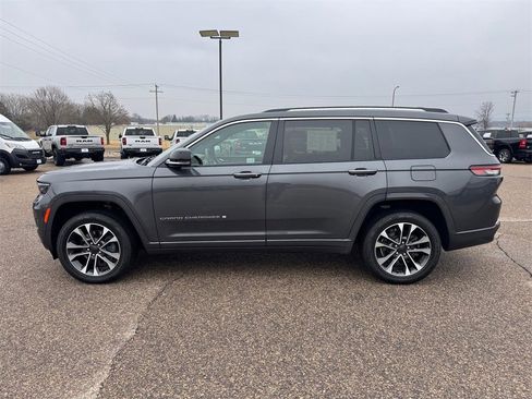 Used 2022 Jeep Grand Cherokee L Overland w/ Advanced Protech Group III image 2