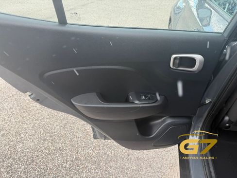 Used 2025 Hyundai Venue SEL FWD image 17
