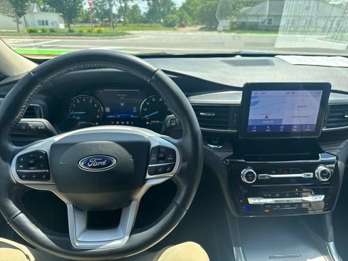 Used 2023 Ford Explorer Limited w/ Equipment Group 301A AWD/4WD image 14