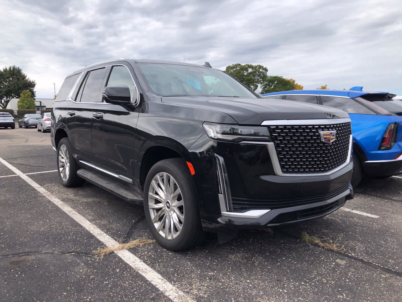 Used 2023 Cadillac Escalade Premium Luxury w/ LPO, Floor Liner Package AWD/4WD image 3