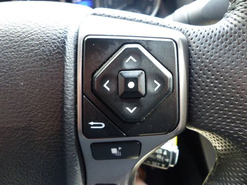 Used 2022 Toyota Tacoma SR5 AWD/4WD image 51