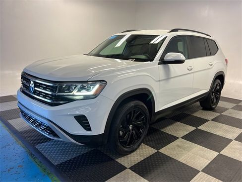 Certified 2023 Volkswagen Atlas SE image 3