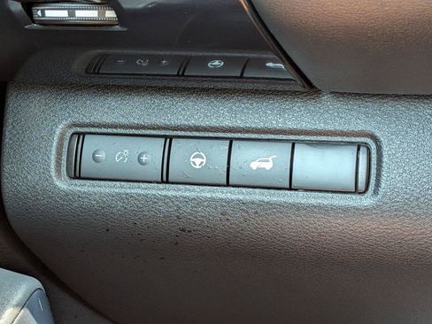 Used 2025 Nissan Pathfinder SV AWD/4WD image 19