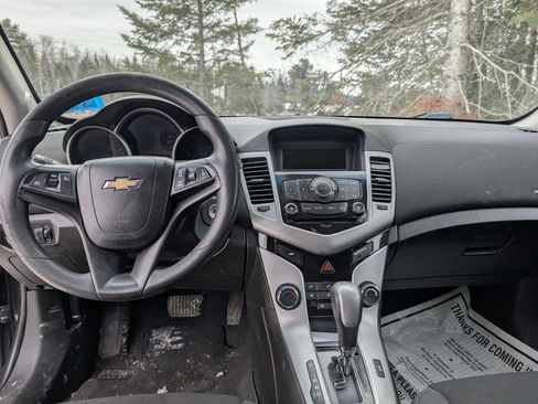 Used 2016 Chevrolet Cruze LT image 9