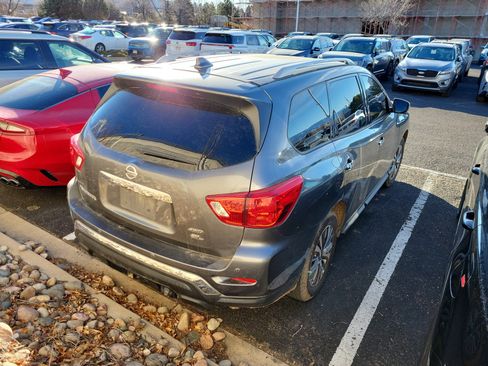 Used 2020 Nissan Pathfinder SL image 4