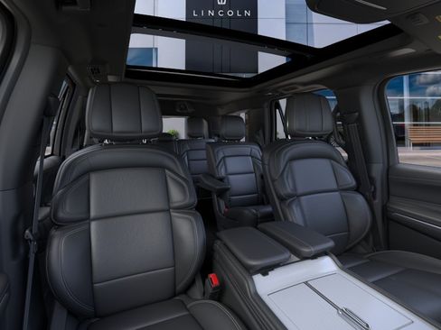 New 2026 Lincoln Navigator Reserve w/ Jet Appearance Package AWD/4WD image 10