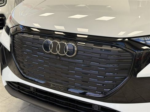 Used 2023 Audi Q4 e-tron Prestige image 8
