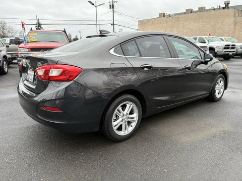 Used 2017 Chevrolet Cruze LT image 2