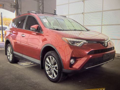 Used 2017 Toyota RAV4 Limited image 2