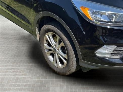 Used 2018 Ford Escape SE w/ SE Sync 3 Package AWD/4WD image 11