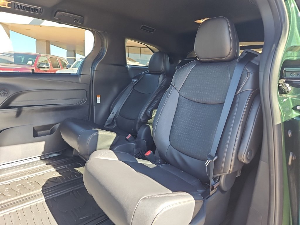 Used 2025 Toyota Sienna XLE Woodland Edition AWD/4WD image 19