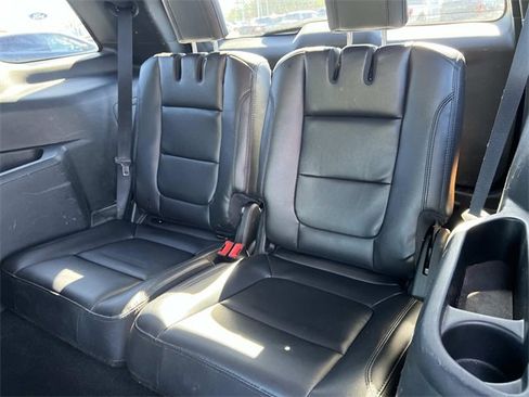 Used 2018 Ford Explorer XLT w/ Equipment Group 202A image 15