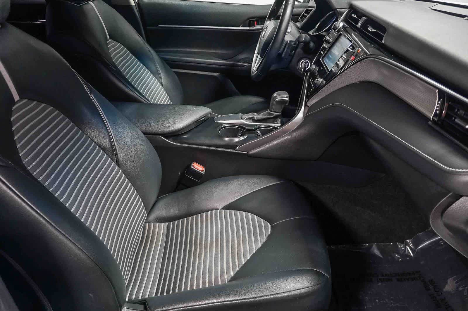 Used 2020 Toyota Camry SE FWD image 18