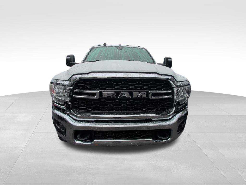Used 2024 RAM 5500 Tradesman w/ Chrome Appearance Group AWD/4WD image 6