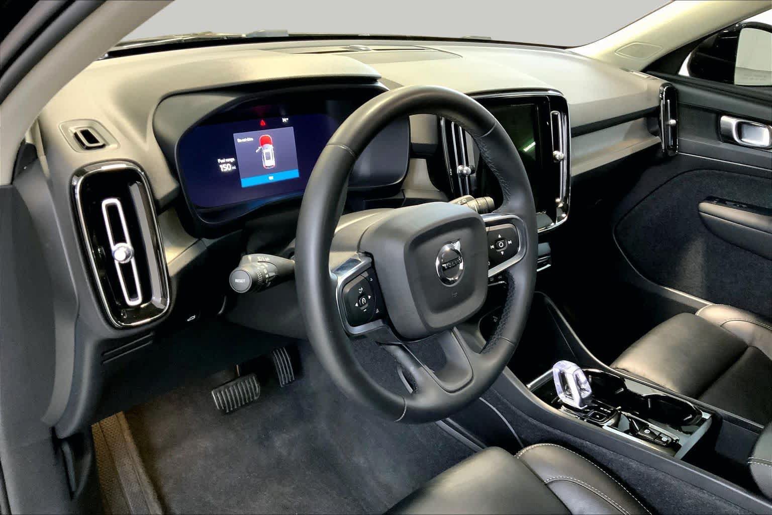 Used 2023 Volvo XC40 B5 Plus w/ Protection Package Premier AWD/4WD image 17